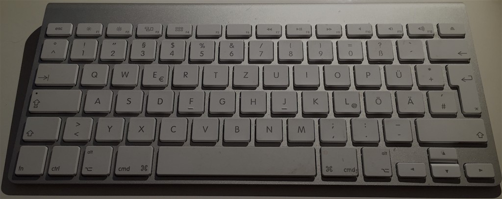 APPLE BT KEYBOARD